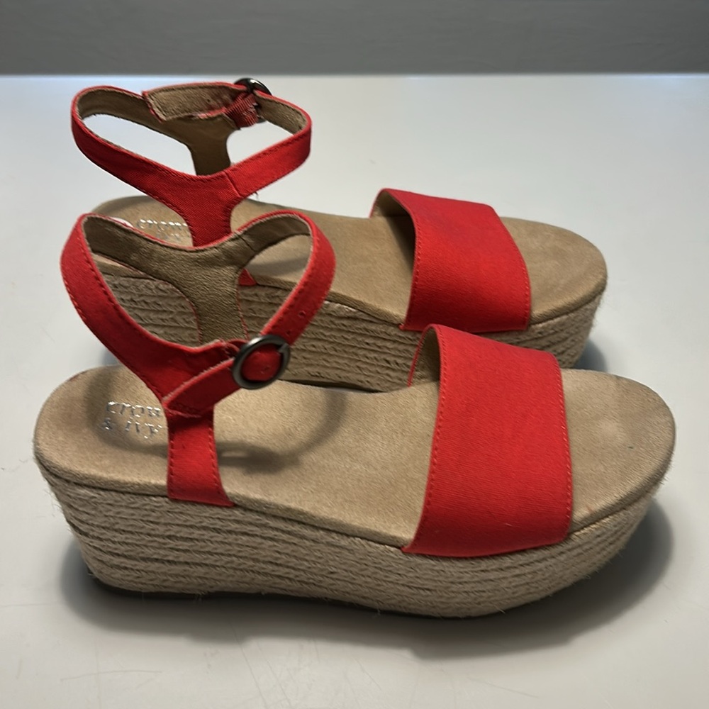 Crown and Ivy red platform sandals - Picture 3 of 11